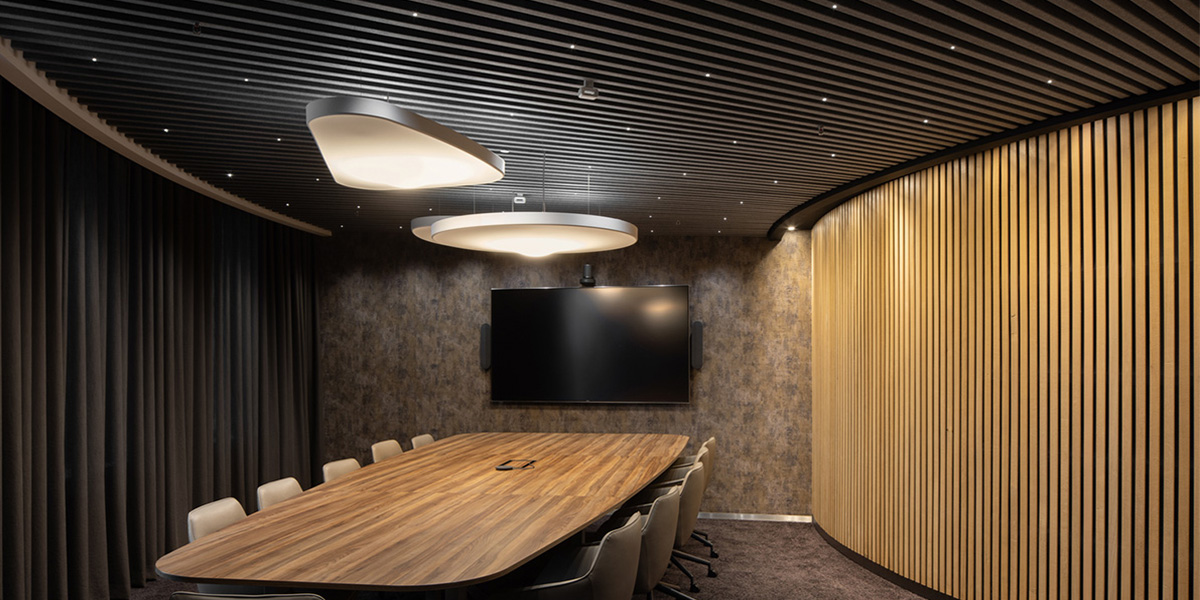 Trần nhà và những câu chuyện chưa kể