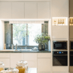 Có Nên Đặt Bếp Đối Diện Cửa Sổ?