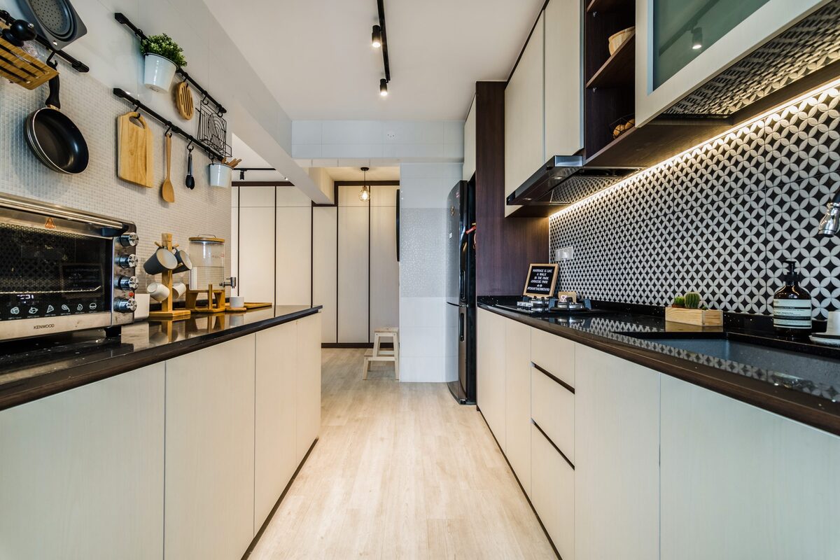 Có Nên Ốp Gạch Tường Phòng Bếp Thay Vì Sơn?