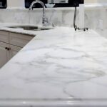 Sử Dụng Đá Sứ Trắng Vân Mây Trong Thiết Kế Nội Thất