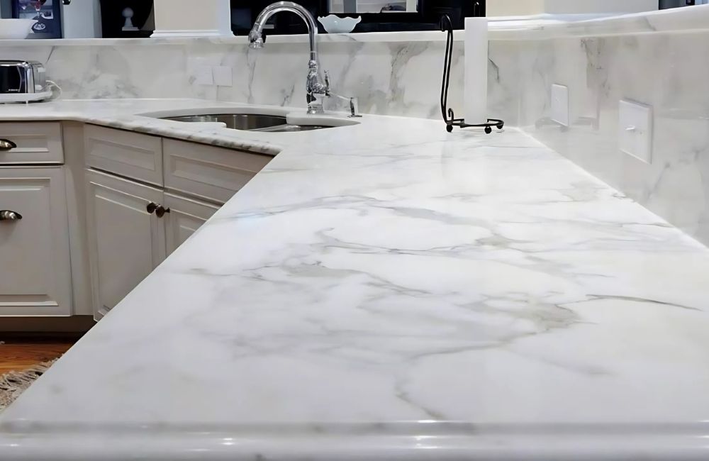 Sử Dụng Đá Sứ Trắng Vân Mây Trong Thiết Kế Nội Thất