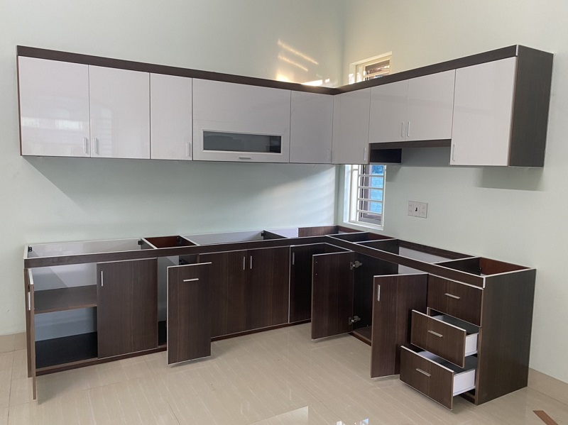 So Sánh Tủ Bếp Nhựa Giả Gỗ Và Gỗ Công Nghiệp