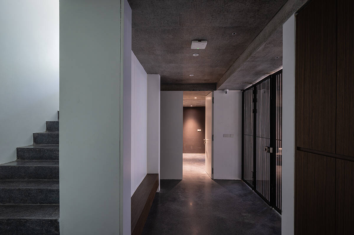 Dung House: Nhà ở giữa phố, gần gũi thiên nhiên