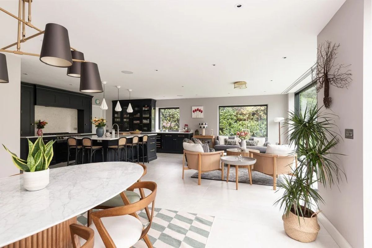 Ưu Nhược Điểm Khi Nâng Nền Bếp Cao Hơn Phòng Khách