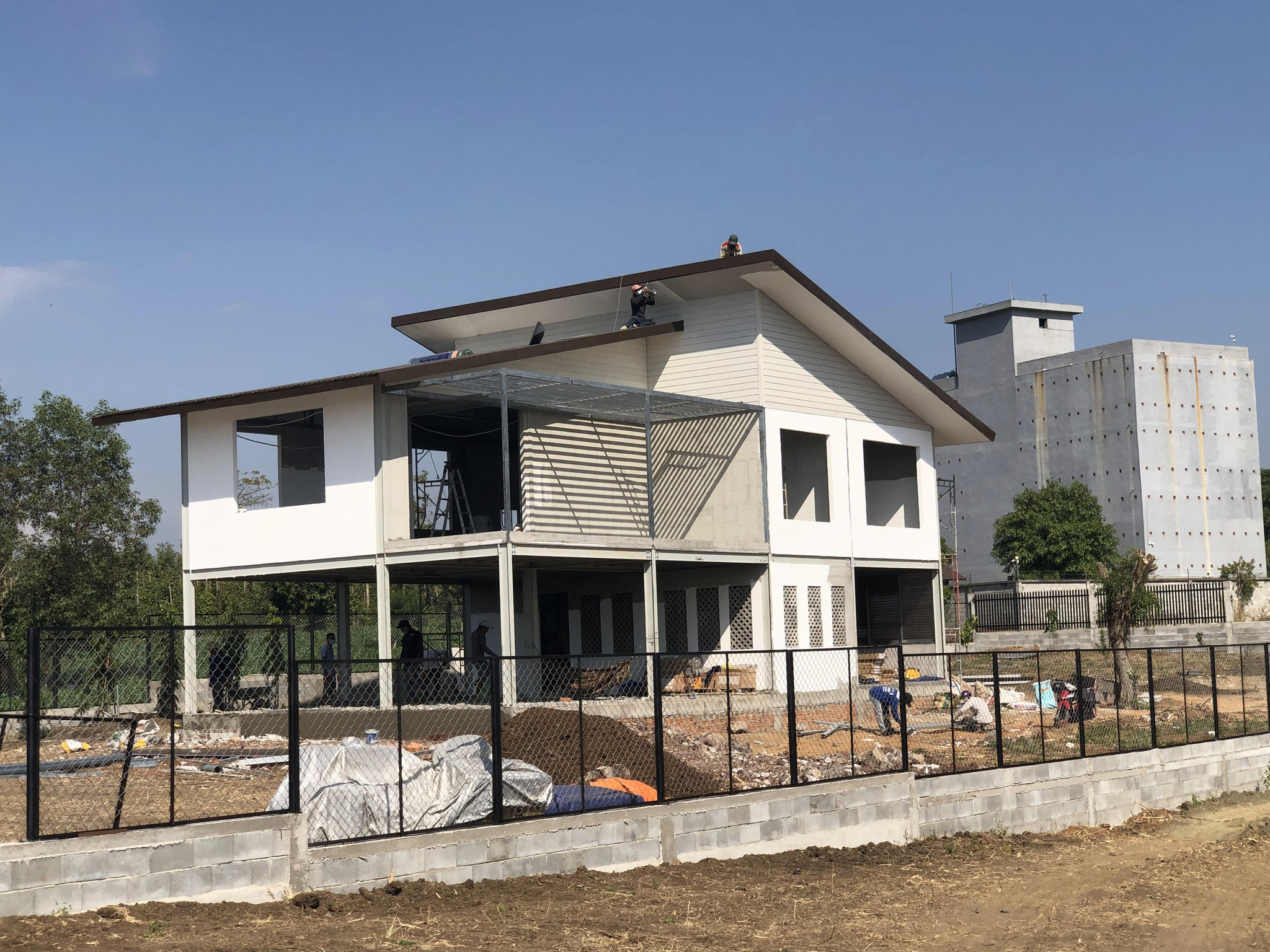 Có Nên Xây Nhà Khung Thép và Tường Gạch Truyền Thống