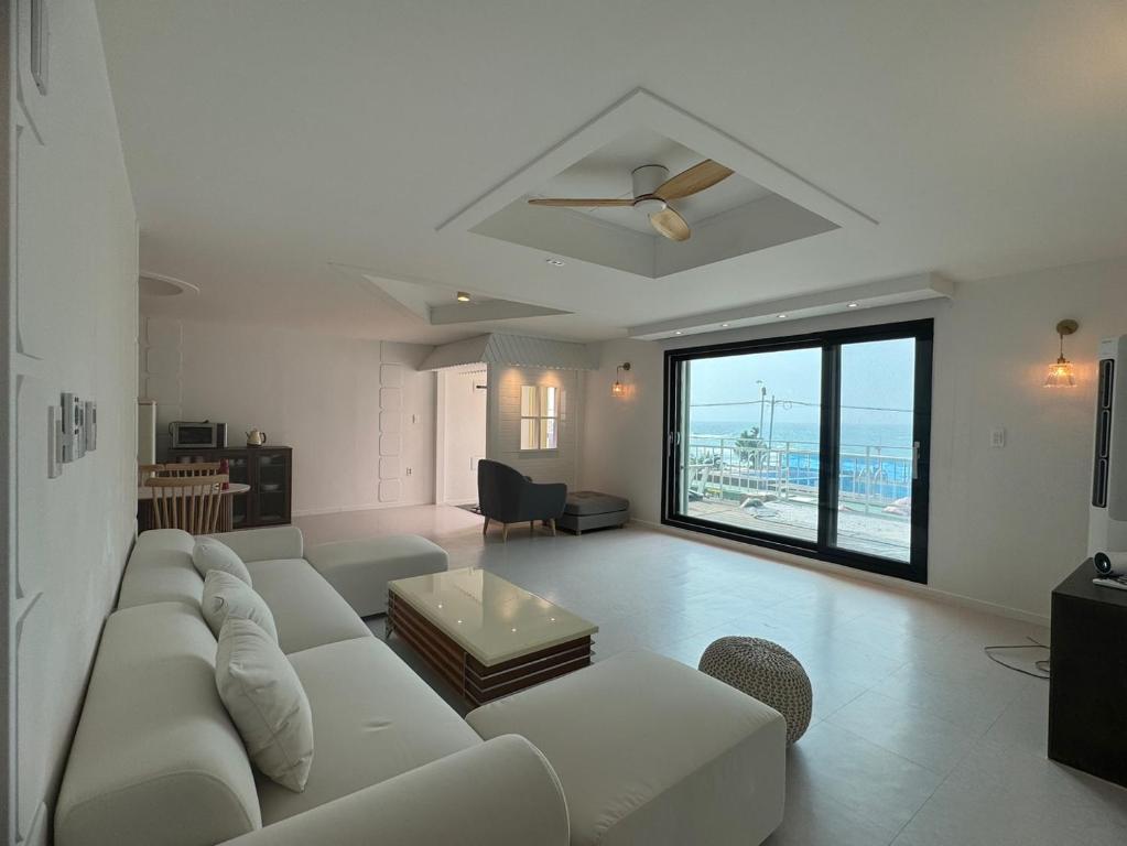 A11 House: Giải pháp thiết kế tối ưu cho đất "méo"