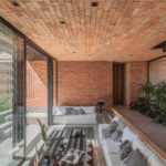 House CM: Nghệ Thuật Lật Đổ Từ Quy Tắc Kiến Trúc