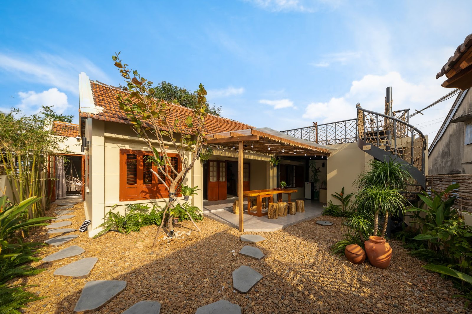 Sanchi Homestay: Cải tạo nhà cấp 4 thành homestay