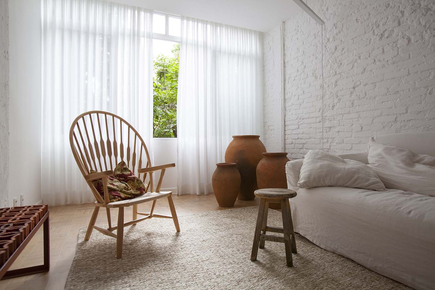 Cải Tạo Căn Hộ Cho Thuê Với Chất Liệu Gần Gũi 2025