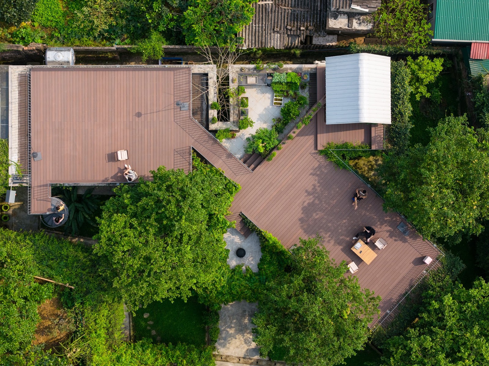 Y Garden: Tạo dựng không gian sống gia đình đặc sắc trên mái